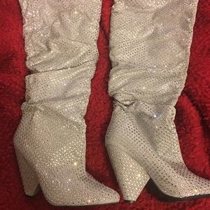 Size 10 sequin covered silver slouch glam boots